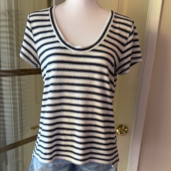 Madewell Tops - 🎉SALE🎉Madewell Black and White Fitted Tee with Short Sleeves